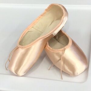 Brand new Suffolk Spotlight pointe shoes